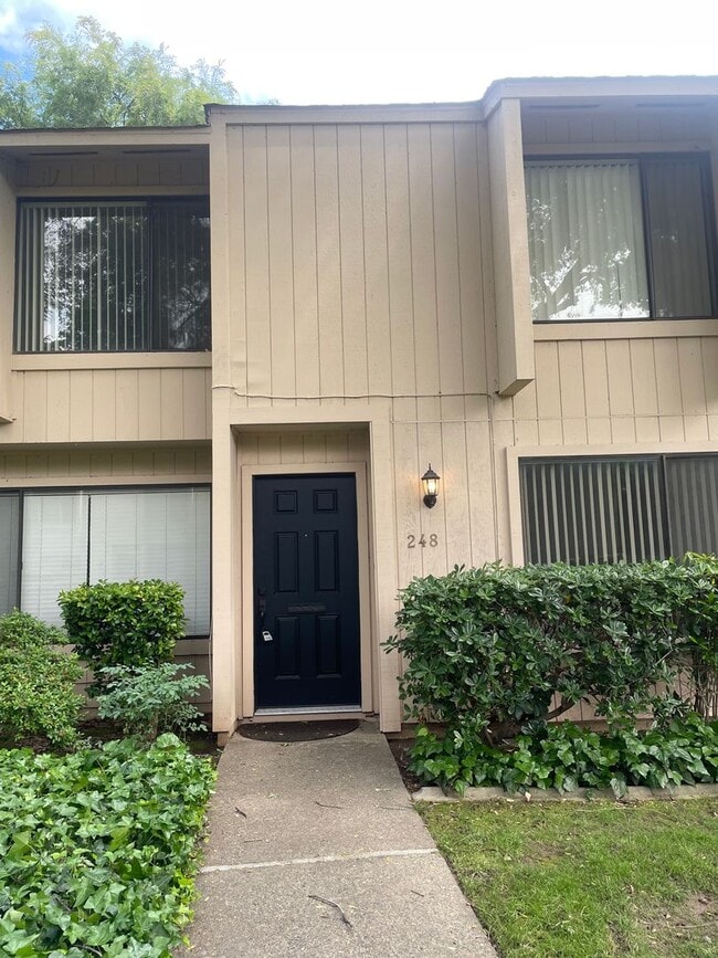 Building Photo - Two Story 3 Bedroom/2.5 Bathroom w/Two Car Garage