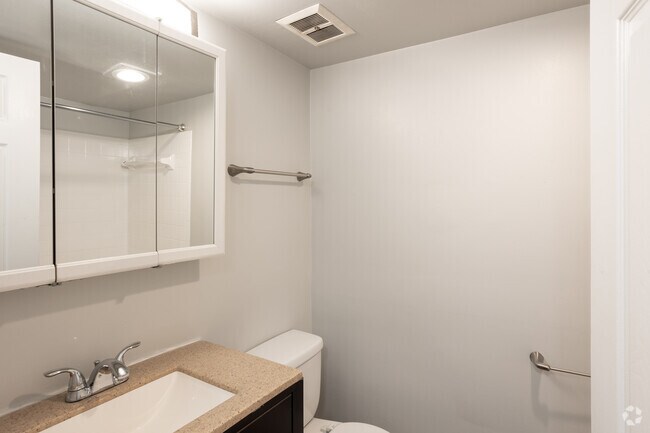 2BR, 2BA - 998SF