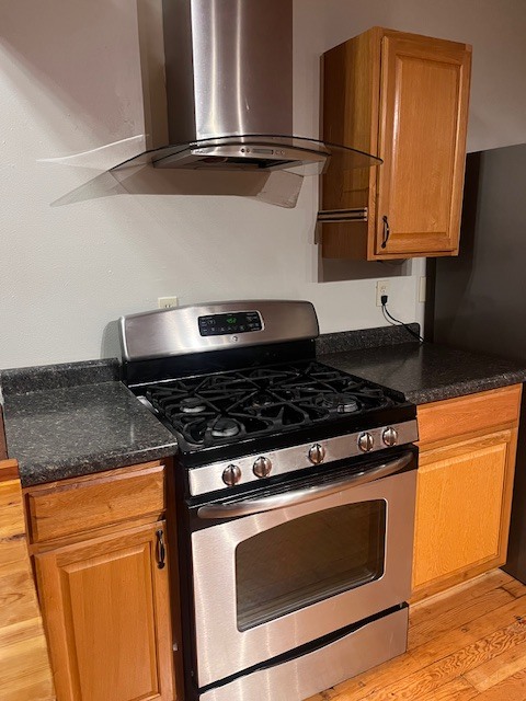 Gas stove - 1506 Emerald Dr Unit Studio Apartment w garage