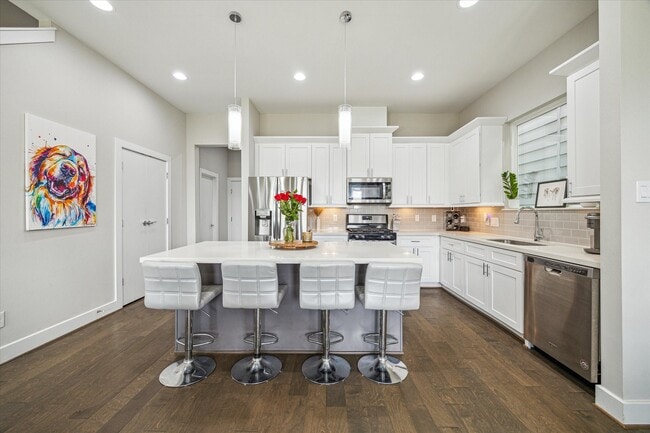 Photo - 5520 Rosslyn Rd