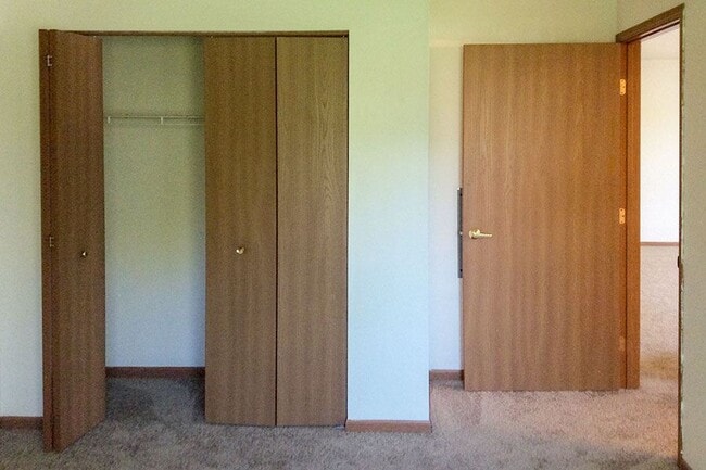 Photo - CAMBRIDGE COURT APARTMENTS