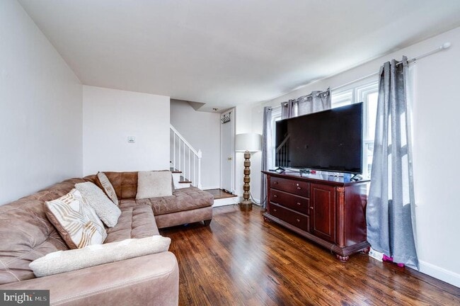 Photo - 117 E Broad St