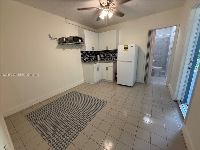 1405 NW 121st St Unit 2