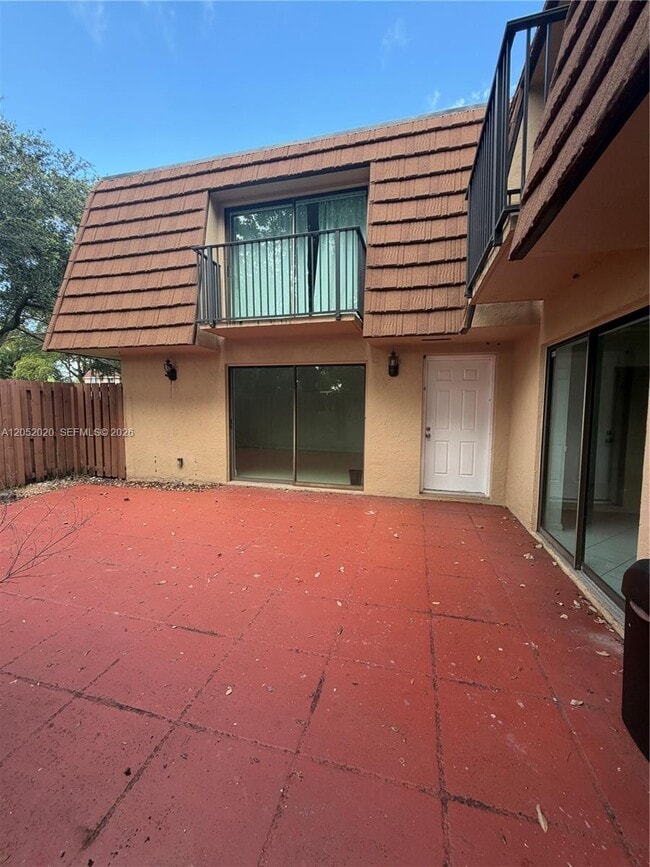 2563 Camelot Ct