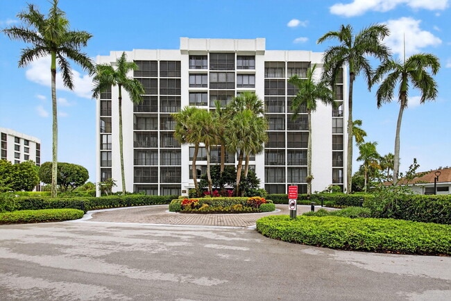 Building Photo - 6815 Willow Wood Dr Unit 4023