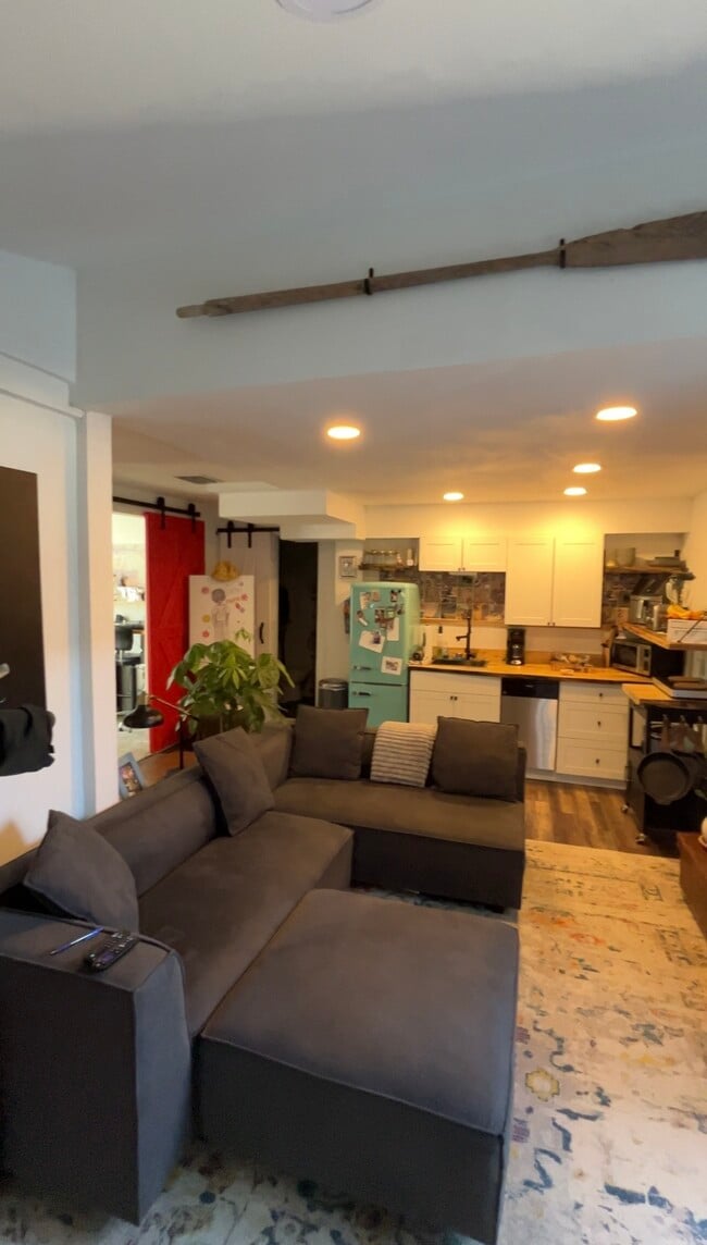 Photo - 1034 Queen St N Unit 1