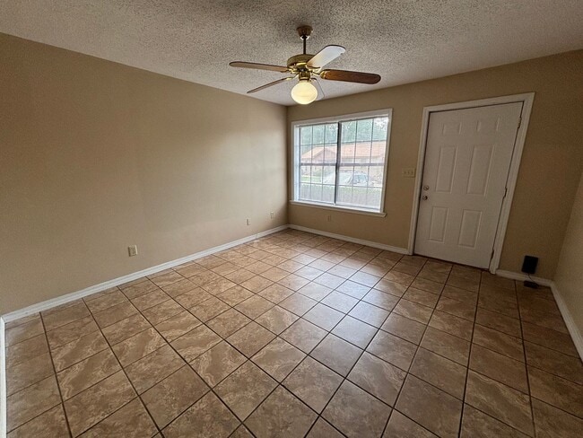 Photo - This 3-bedroom, 1.5-bath home in Russellville, AR