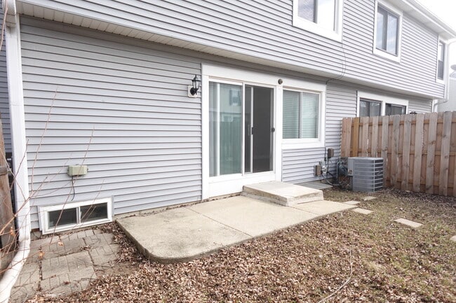 Photo - 1996 Georgetown Ln