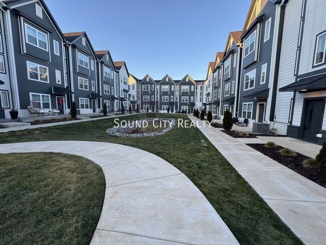 Photo - 700 N Dupont Ave