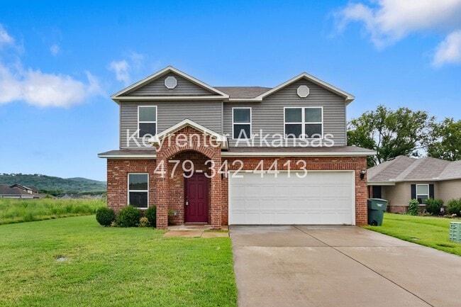 Building Photo - Beautiful home Located in desirable west Fayetteville neighborhood with playground