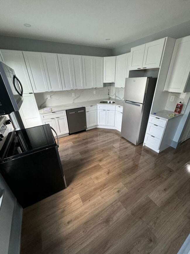 Photo - 170 Putnam St Unit 2nd floor