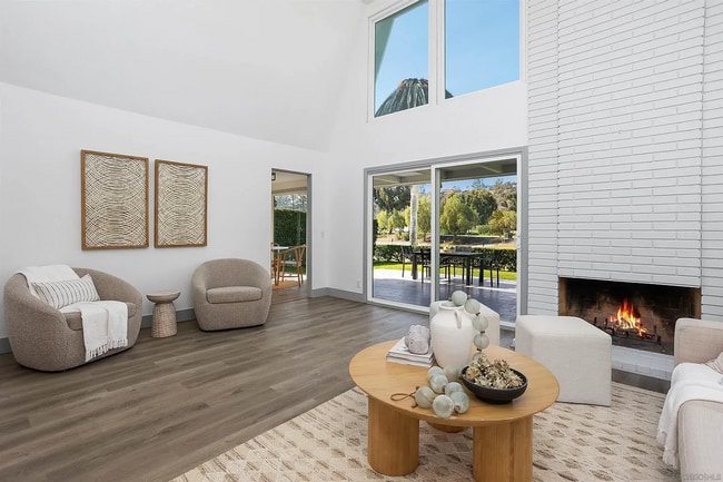 Building Photo - STUNNING HOME WITH GOLF COURSE VIEW IN WHI...