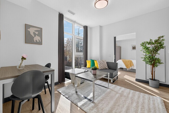 Living & Dining - 308 King