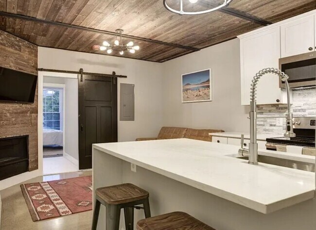 Photo - 12 W Montgomery St House