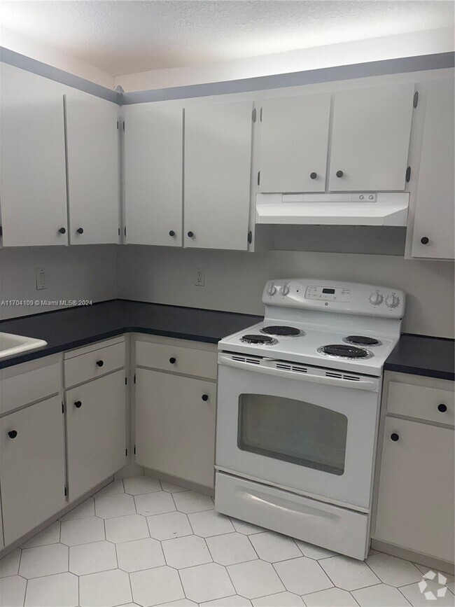 Building Photo - 1200 NE Miami Gardens Dr Unit 218W Rental