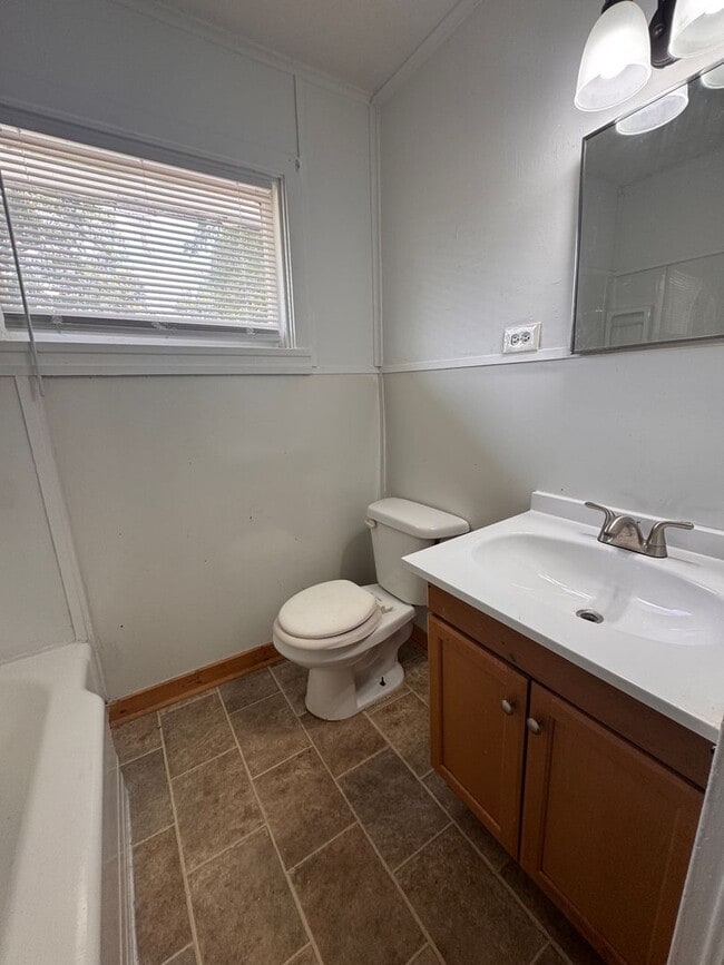 Photo - 413 Dell Dr