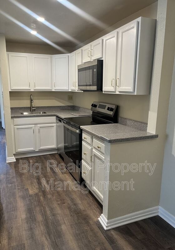 Building Photo - 120 N Penn St Unit C-1