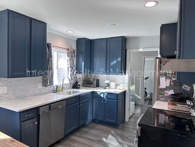 Photo - 901 S Alcott St