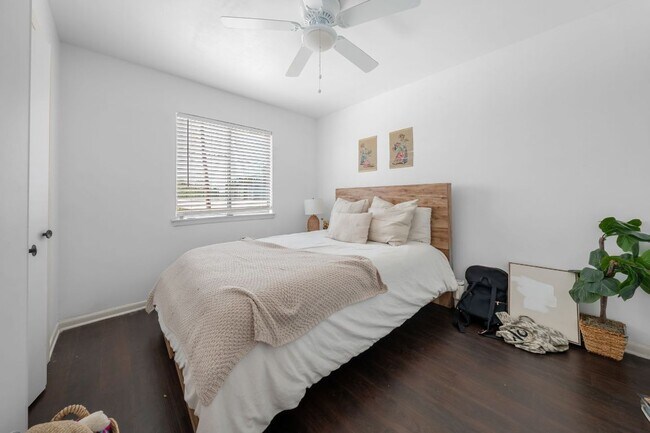 Photo - 2408 Longview St Unidad 109