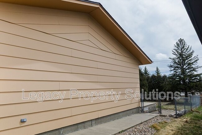 Photo - 601 W Interstate Ave