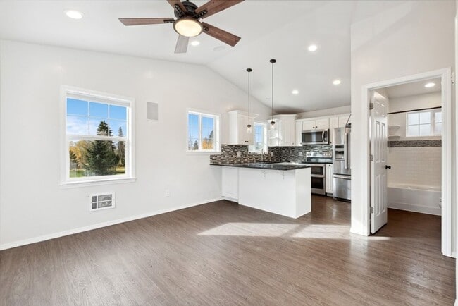 Photo - 2 bedroom, 1 bath apartment, close to down...