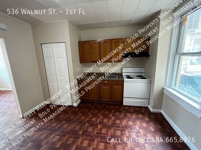 Building Photo - 536 Walnut St Unit 1st Fl Rental