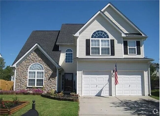 Building Photo - Stunning 4 bed / 2.5 bath home located in ...