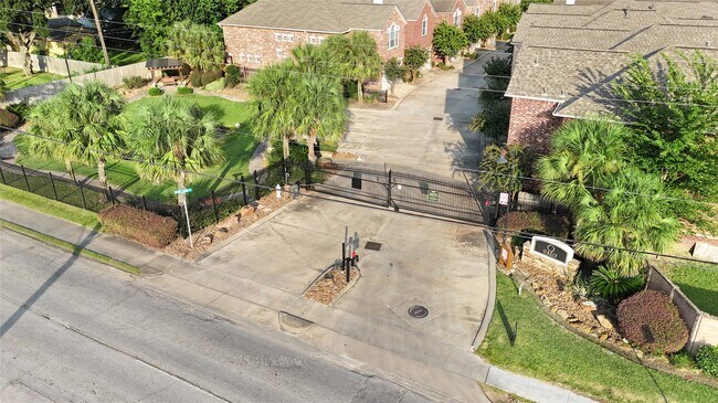 5166 Oasis Park Ln