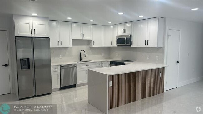 Building Photo - 4101 SW 48th Ct Rental