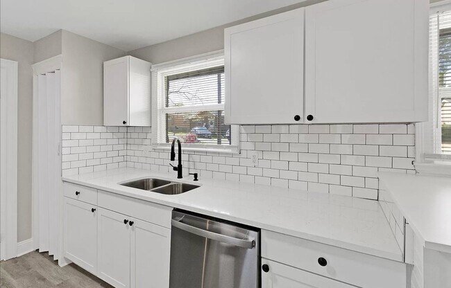 Photo - 611 Gardner St