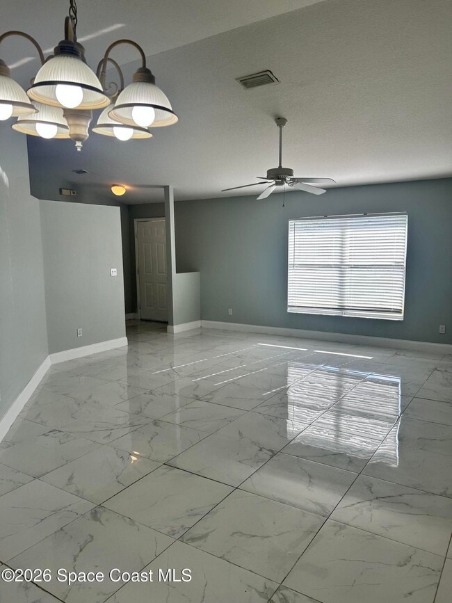 Photo - 1492 Glencove Ave NW