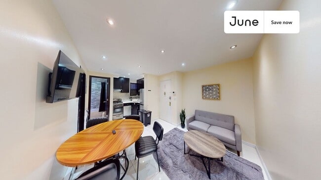 Building Photo - 15 W 107th