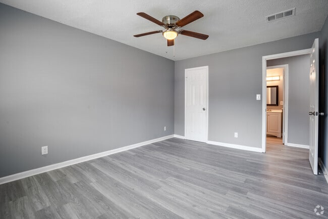 2BR, 1.5BA - 1,050 SF