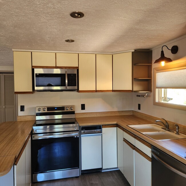 Photo - 1409 Old Wagon Rd