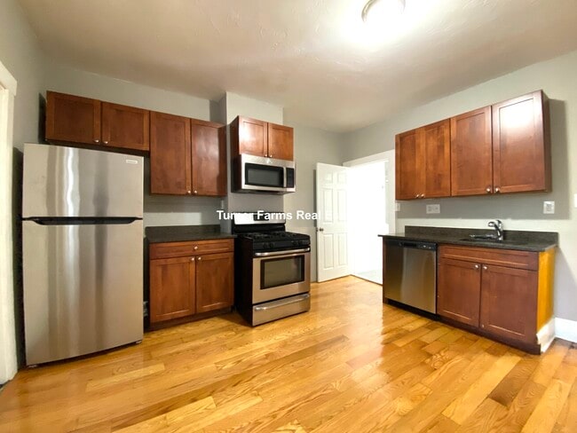 Building Photo - 270 Bowdoin St Unit 3 Rental