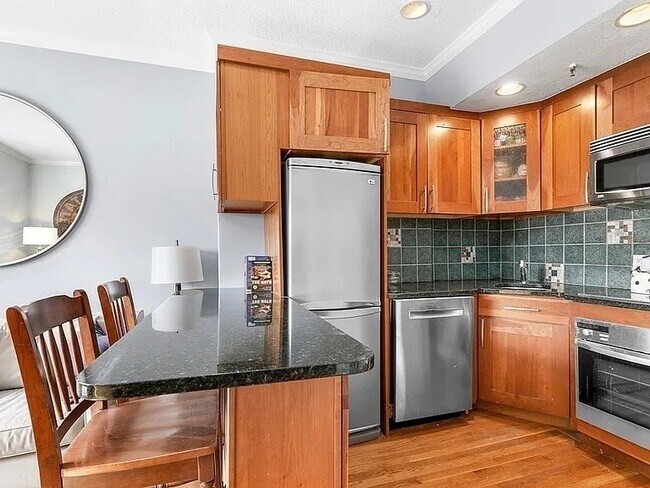 Photo - 511 Beacon St Unit 10