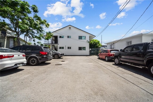 Building Photo - 2622 NW 24th St Unit #2 Rental