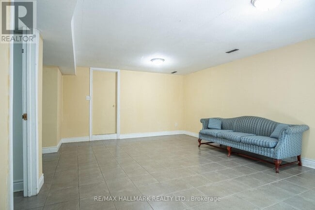 Photo - 399 Lawrence Ave W