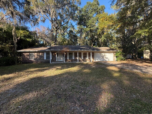 Building Photo - Comfortable SW Gainesville Home with Large Yard