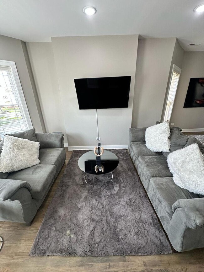 Photo - 6807 S Calumet Ave