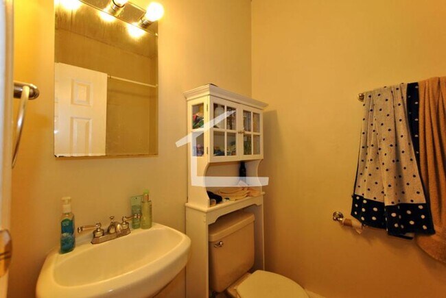 Photo - 2Br/1Bth, Great Locaton! Laundry in building