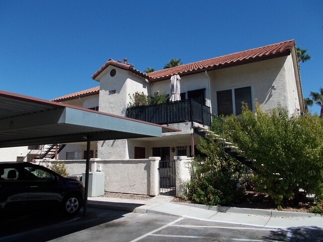 Building Photo - Upgraded 2nd-Floor Condo with Loft, Pool, ... Unit 29