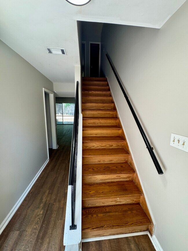 Photo - 156 Kenmore Pl