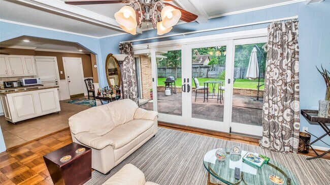 Photo - 7919 Montglen Dr