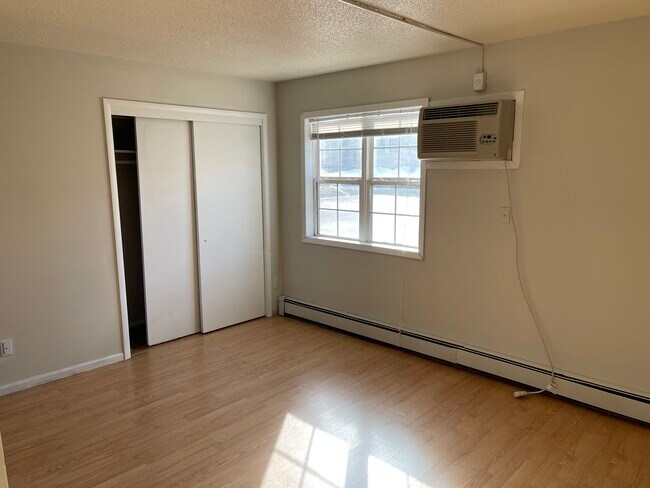 Photo - 515 E Burlington St