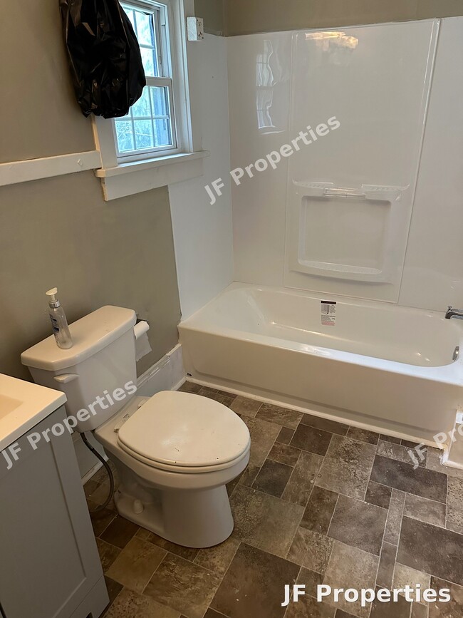 881 Babbitt Rd Unit Upstairs