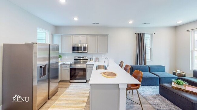 Photo - 2352 E 18th St