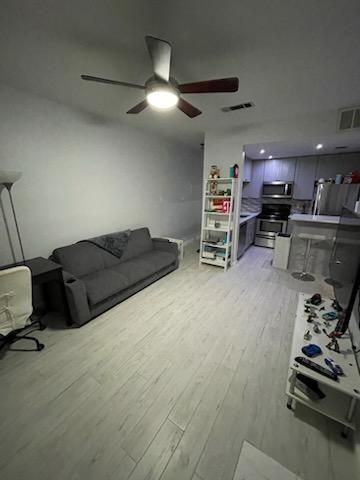 Building Photo - 806 W 24th St Unit 116