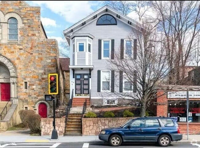 Building Photo - 96 Warren St Unit 1 Rental