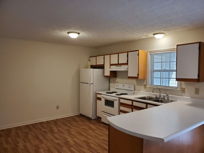 Photo - 2 Bedroom, 1 bath apartment Upstairs Unit